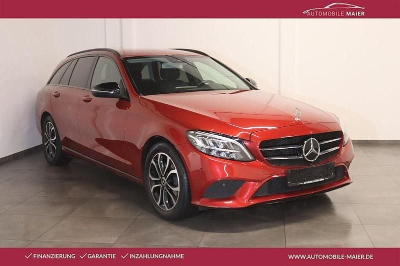 Gebraucht Mercedes C180 Avantgarde 156 PS (114 kW) 2018 Designo hyazinthrot Kombi