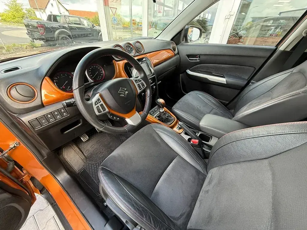 Gebraucht Suzuki Vitara 140 PS (102 kW) 2018 Gold SUV