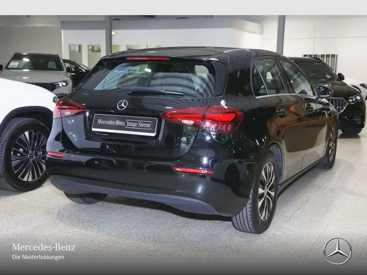 Gebraucht Mercedes A200 Advanced 150 PS (110 kW) 2024 Schwarz Limousine