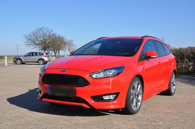 Gebraucht Ford Focus ST-Line 125 PS (91 kW) 2018 Rot Kombi