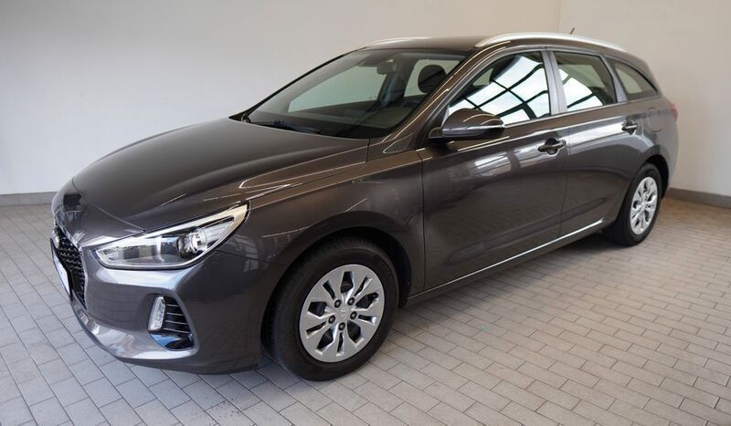 Grau Gebraucht 2018 Hyundai i30 Select Kombi | 11.990 € (Fairer Preis) - Bild 1/4