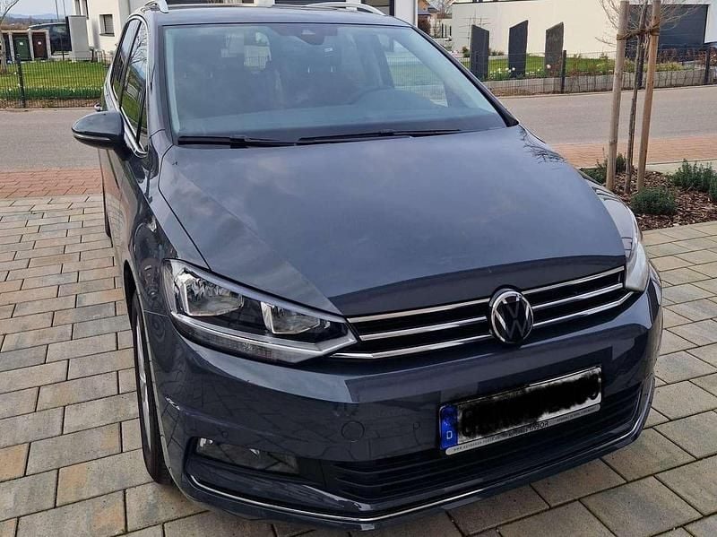 Grau Gebraucht 2023 VW Touran Highline Van / Kleinbus | 31.000 € (Guter Preis) - Bild 1/4