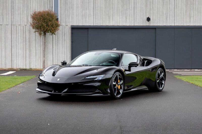 Gebraucht Ferrari SF90 780 PS (573 kW) 2024 Schwarz