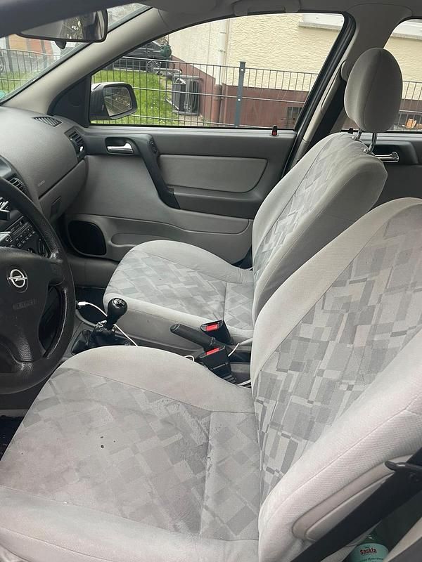 Gebraucht Opel Astra 101 PS (74 kW) 1999 Silber Limousine