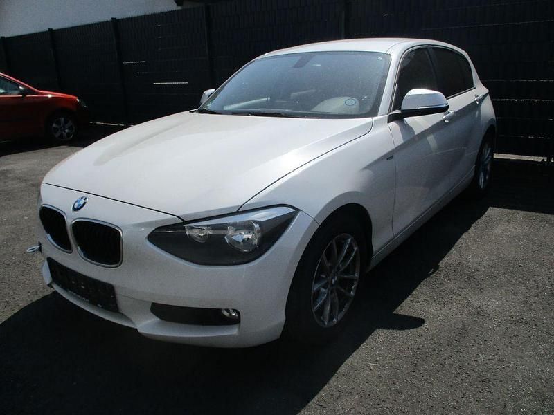 Weiß Gebraucht 2012 BMW 118 Sport Line Kleinwagen | 3.200 € (Superpreis) - Bild 1/4