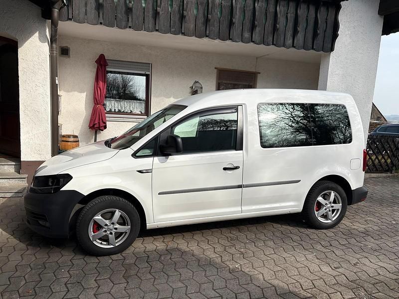 Gebraucht VW Caddy 105 PS (77 kW) 2018 Weiß Van / Kleinbus