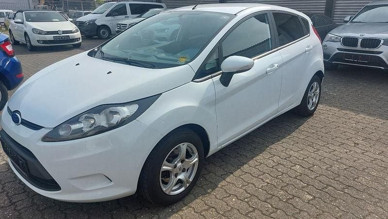 Weiß Gebraucht 2012 Ford Fiesta Trend Kleinwagen | 2.950 € (Fairer Preis) - Bild 1/4