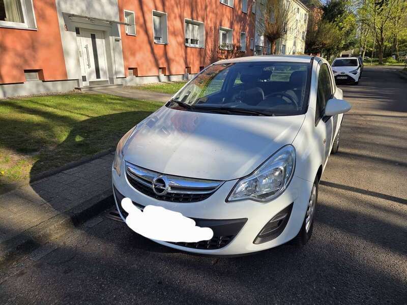 Weiß Gebraucht 2011 Opel Corsa Selection Kleinwagen | 3.300 € (Fairer Preis) - Bild 1/4