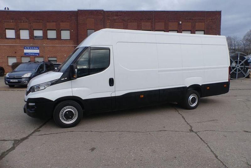 Gebraucht Iveco Daily 156 PS (114 kW) 2017 Weiß Van / Kleinbus