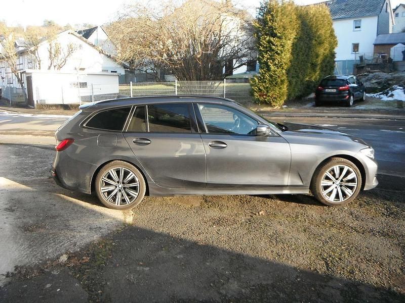 Gebraucht BMW 320 Advantage 190 PS (139 kW) 2021 Grau Kombi