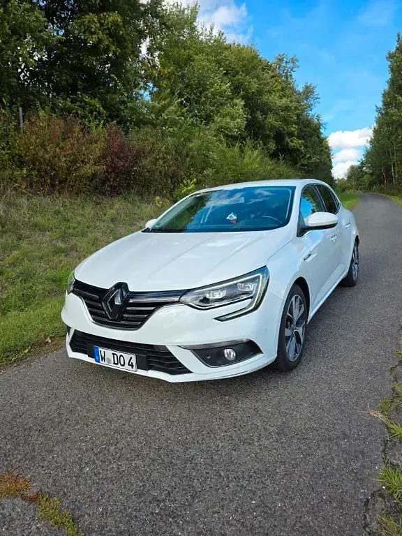 Gebraucht Renault Mégane Bose Edition 132 PS (97 kW) 2017 Weiß Limousine