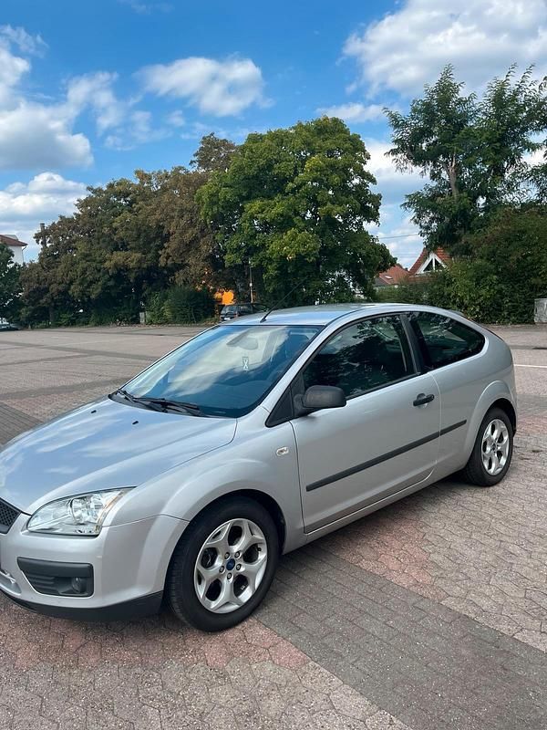 Grau Gebraucht 2005 Ford Focus Coupé | 2.399 € (Fairer Preis) - Bild 1/4