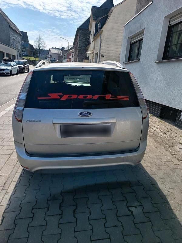 Gebraucht Ford Focus 101 PS (74 kW) 2010 Silber Kombi