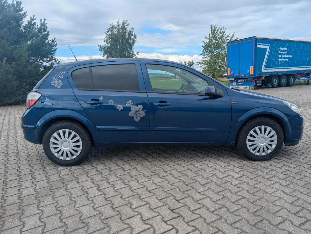 Gebraucht Opel Astra 105 PS (77 kW) 2006 Blau Limousine
