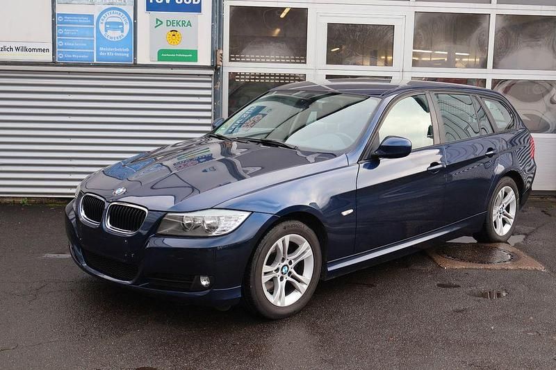 Blau Gebraucht 2011 BMW 320 Comfort Edition Kombi | 4.000 € (Superpreis) - Bild 1/4