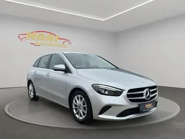 Gebraucht Mercedes B180 140 PS (102 kW) 2022 Silber Kleinwagen