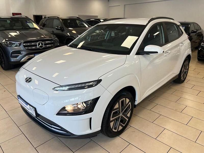 Weiß Gebraucht 2022 Hyundai Kona Select SUV | 16.000 € (Guter Preis) - Bild 1/4