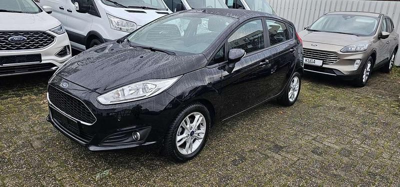 Gebraucht Ford Fiesta Celebration 75 PS (55 kW) 2017 Irdiumschwarz Kleinwagen