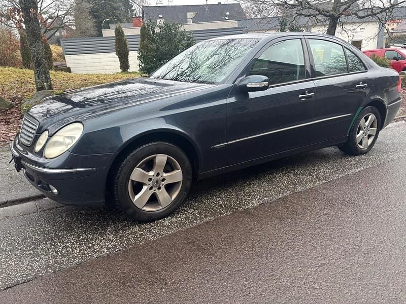 Gebraucht Mercedes E240 Elegance 177 PS (130 kW) 2002 Blau Limousine