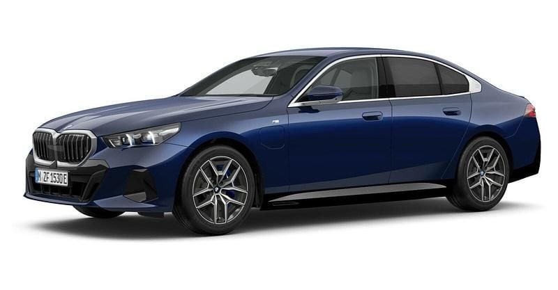 Blau Gebraucht 2024 BMW 550e Comfort Edition Limousine | 74.749 € (Superpreis) - Bild 1/4