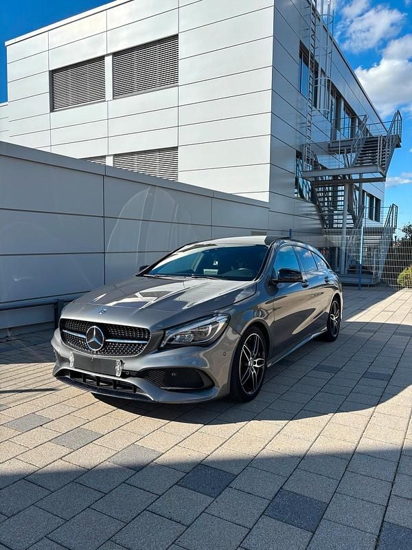 Grau Gebraucht 2016 Mercedes CLA250 Shooting Brake AMG line Kombi | 21.500 € (Superpreis) - Bild 1/4