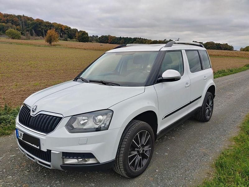 Weiß Gebraucht 2015 Skoda Yeti Adventure SUV | 10.500 € (Fairer Preis) - Bild 1/4