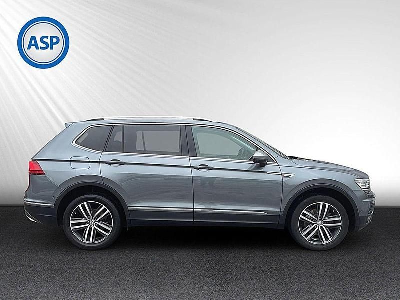 Gebraucht VW Tiguan Allspace Highline 239 PS (175 kW) 2018 Grau (platinum grey metallic) SUV