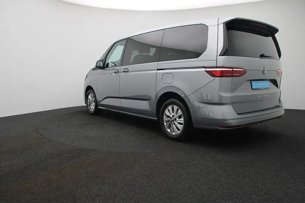 Używany VW Multivan Life 150 KM (110 kW) 2025 Srebrny Minivan