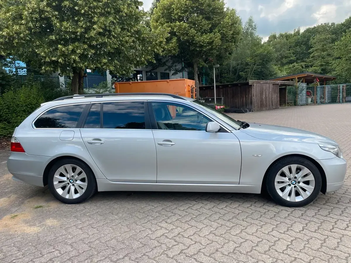 Gebraucht BMW 523 190 PS (139 kW) 2007 Grau Kombi