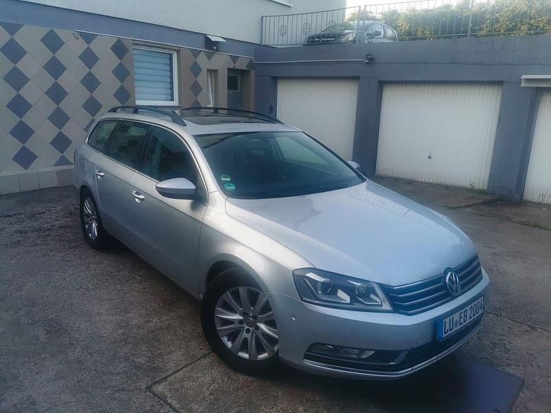 Silber Gebraucht 2014 VW Passat Comfortline Kombi | 6.490 € (Guter Preis) - Bild 1/4