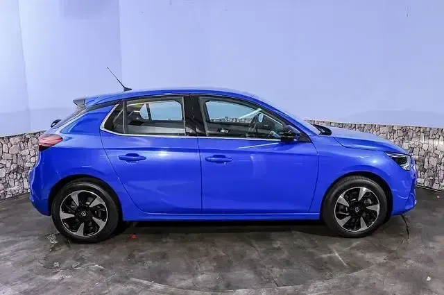 Gebraucht Opel Corsa-e Elegance 100 kW (136 PS) 2021 Lackierung voltaic blue met Kleinwagen