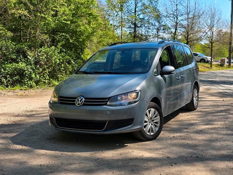Second-hand VW Sharan 140 CP (102 kW) 2013 Andere farben Monovolum