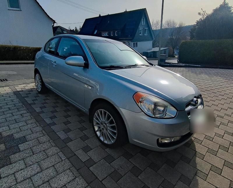 Gebraucht Hyundai Accent 97 PS (71 kW) 2007 Silber Limousine