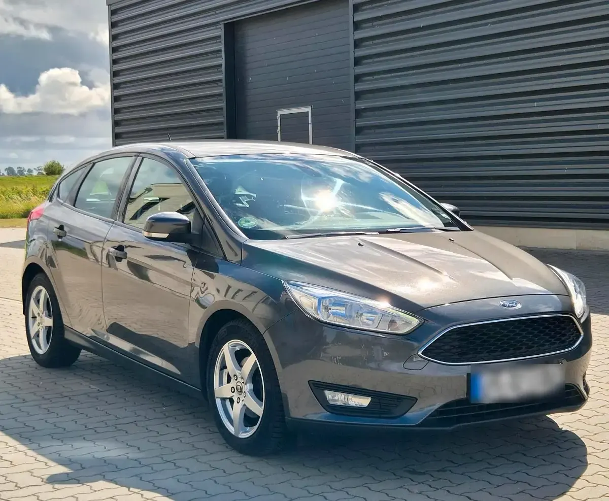 Gebraucht Ford Focus 101 PS (74 kW) 2016 Grau Limousine