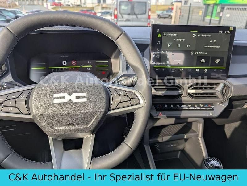 Neu Dacia Bigster Expression 140 PS (102 kW) 2025 Zeder grün metallic SUV