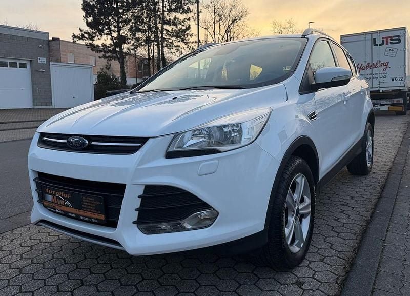 Frozen white Gebraucht 2016 Ford Kuga SYNC Edition SUV | 10.490 € (Fairer Preis) - Bild 1/4