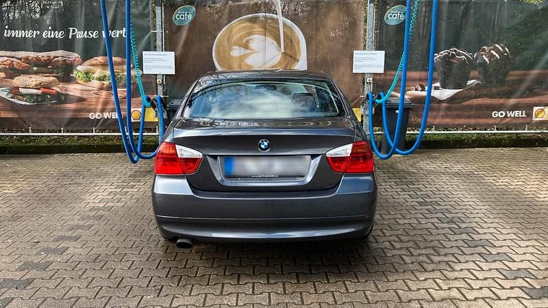 Gebraucht BMW 320 170 PS (125 kW) 2008 Grau Limousine