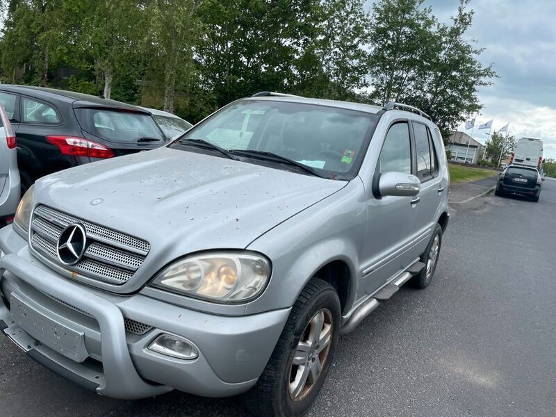 Grau Gebraucht 2005 Mercedes ML270 Edition SUV | 3.000 € - Bild 1/4