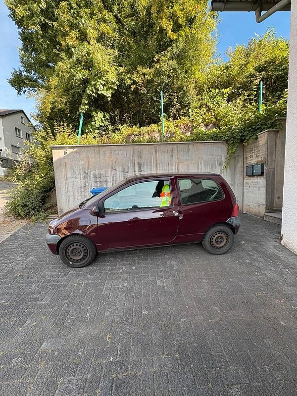 Rot Gebraucht 2002 Renault Twingo Kleinwagen | 900 € - Bild 1/2