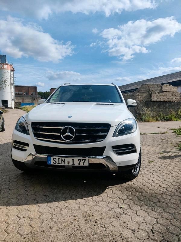 Weiß Gebraucht 2014 Mercedes ML350 SUV | 29.900 € - Bild 1/4