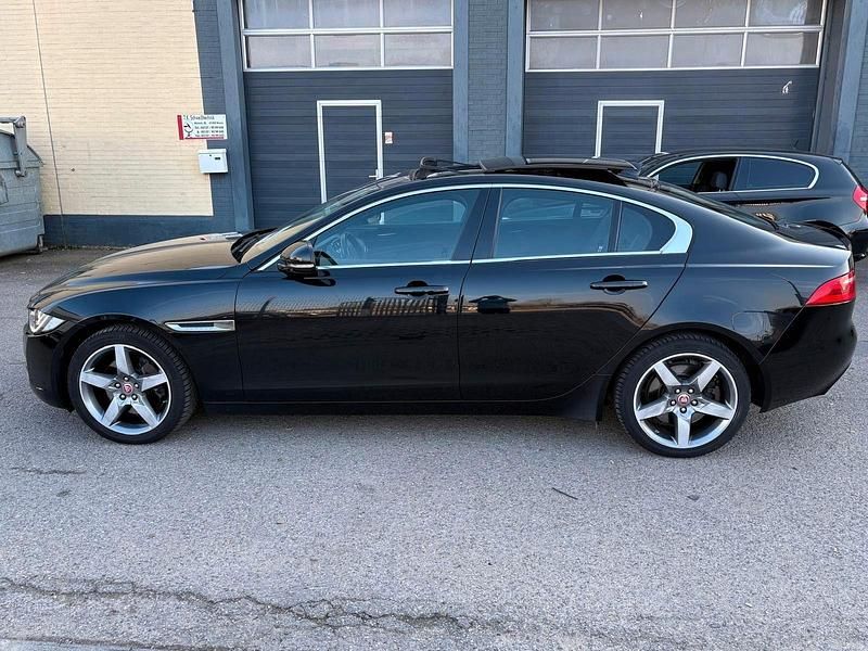 Gebraucht Jaguar XE Pure 179 PS (131 kW) 2016 Schwarz Limousine