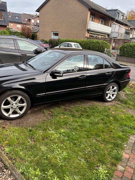 Schwarz Gebraucht 2005 Mercedes C200 Limousine | 2.900 € (Fairer Preis) - Bild 1/4