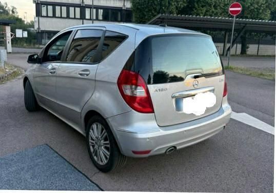 Gebraucht Mercedes A180 109 PS (80 kW) 2010 Silber Kleinwagen