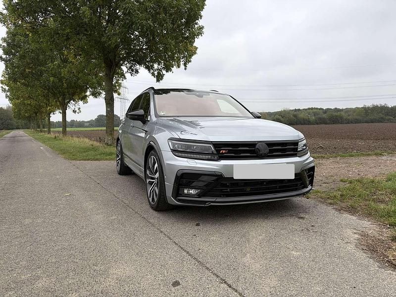 Grau Gebraucht 2020 VW Tiguan Allspace Highline SUV | 32.800 € (Teuer) - Bild 1/4