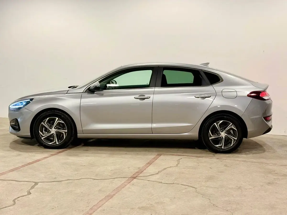 Gebraucht Hyundai i30 120 PS (88 kW) 2024 Grau Limousine