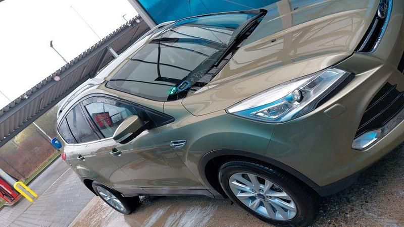 Gebraucht Ford Kuga Titanium 150 PS (110 kW) 2015 Braun SUV