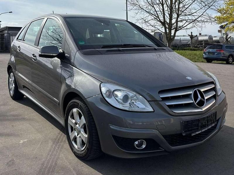 Gebraucht Mercedes B160 95 PS (69 kW) 2010 Mountaingrau  met. Kleinwagen