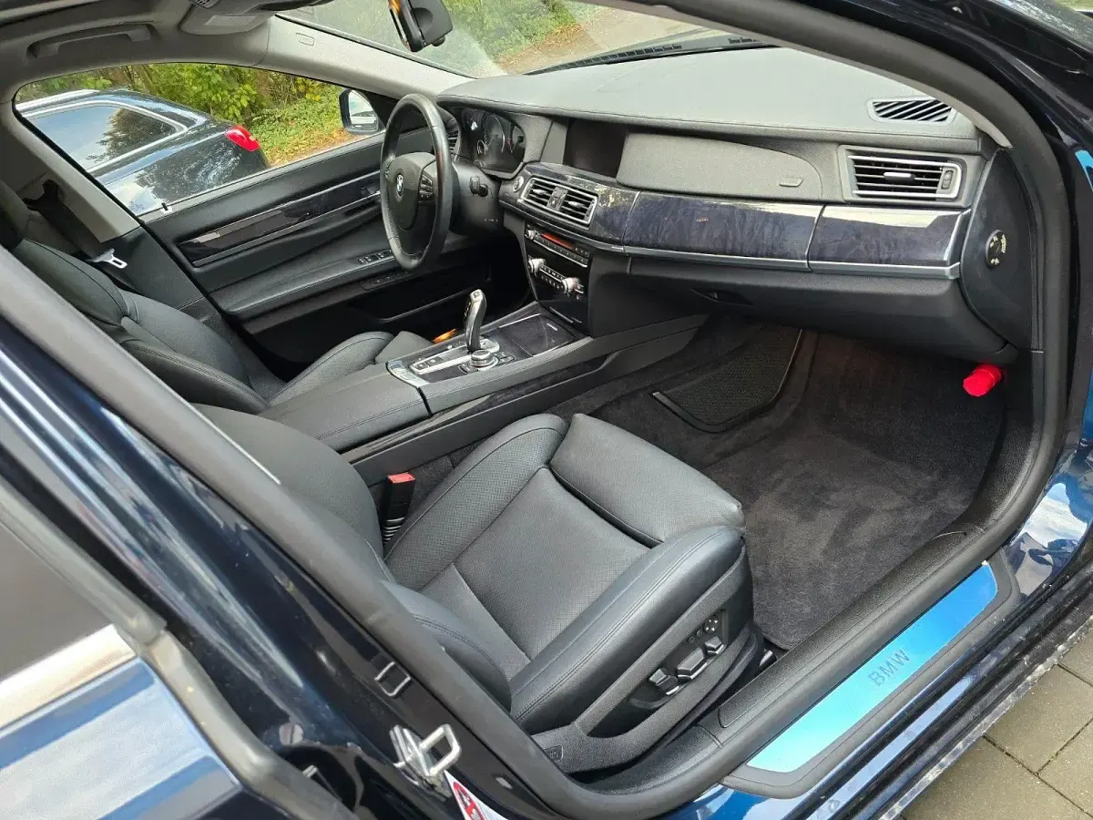 Gebraucht BMW 750 408 PS (300 kW) 2009 Blau Limousine