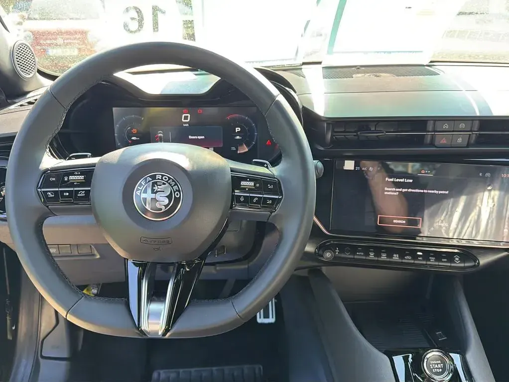 Neu Alfa Romeo Junior 136 PS (100 kW) 2025 Nero tortona SUV