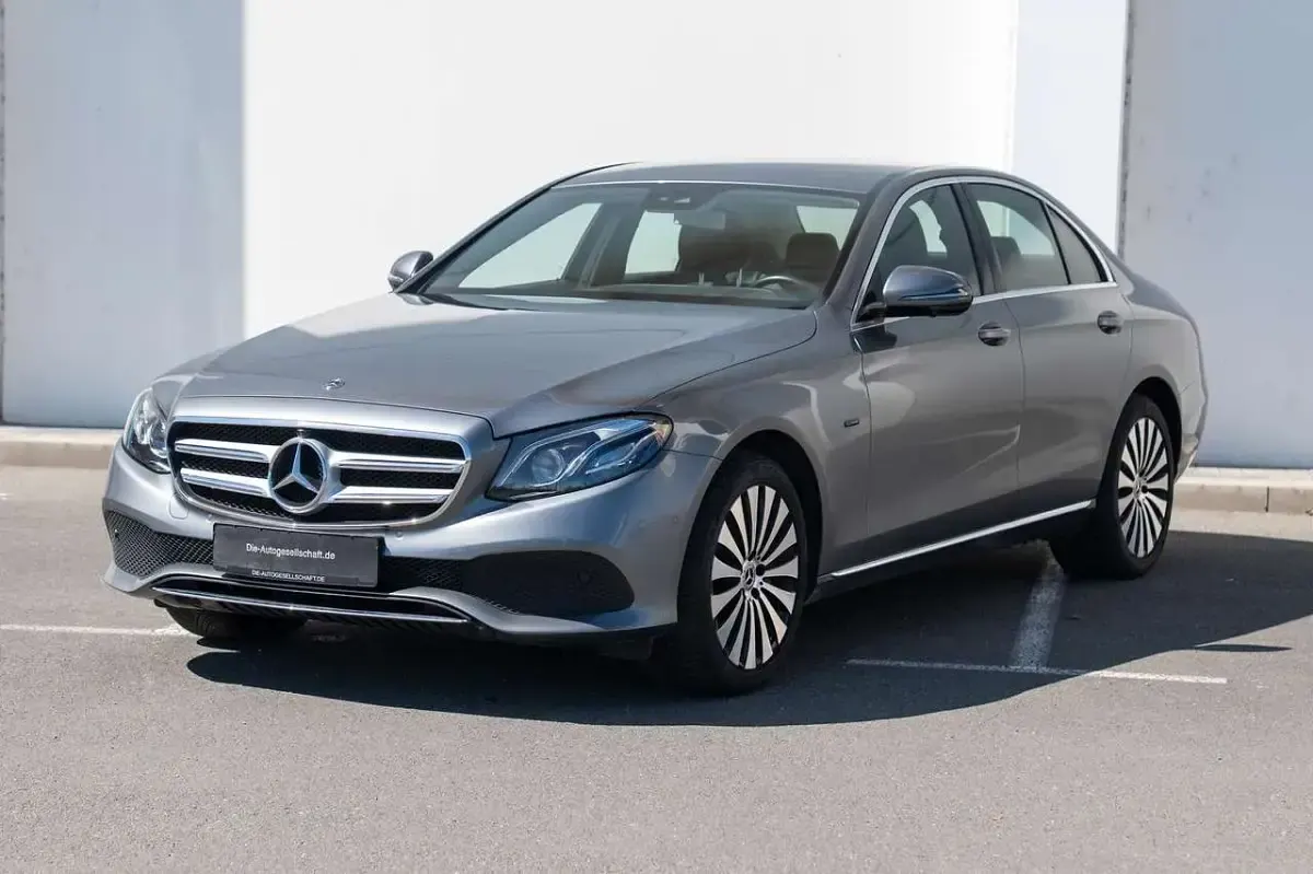 Gebraucht Mercedes E350 Avantgarde 286 PS (210 kW) 2017 Selenitgrau  metalliclack Limousine